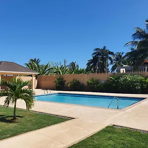 Apartment Lovely Ensuite Getaway With Pool
